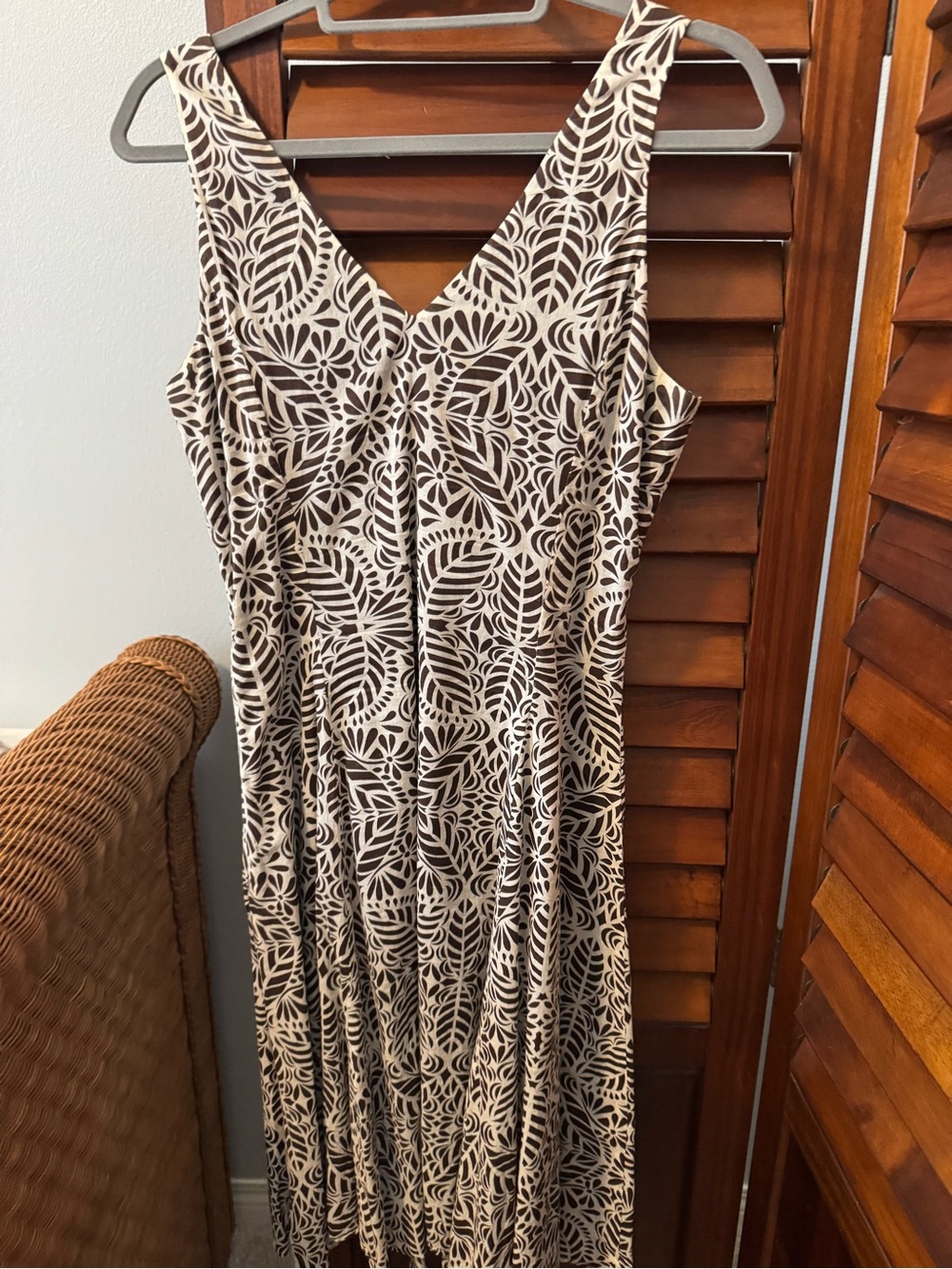 Sleeveless V-Neck Floral PrintDress in Brown and Cream